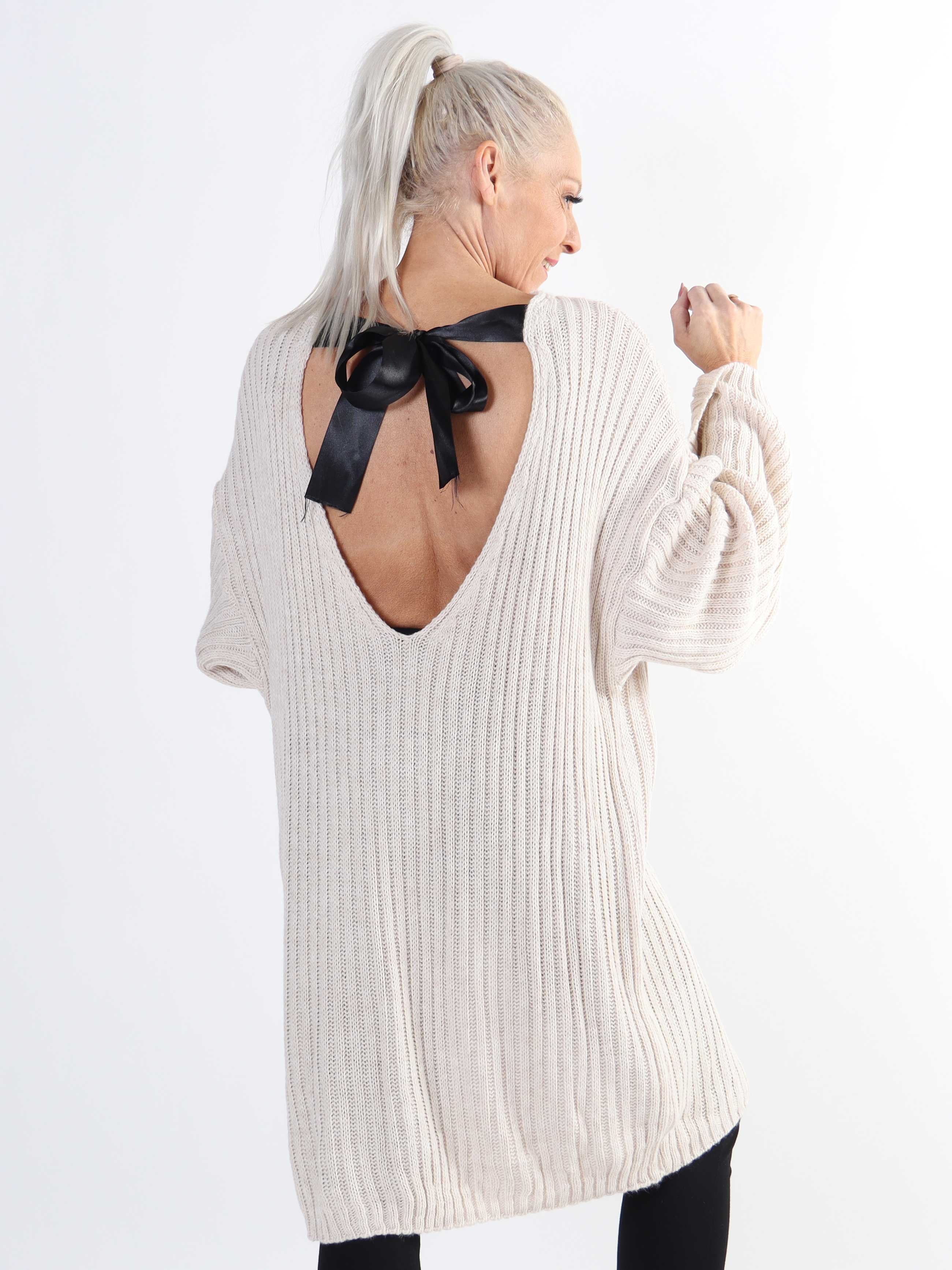 Dica - Plus size strikkjole med silkelook sløjfe i ryggen